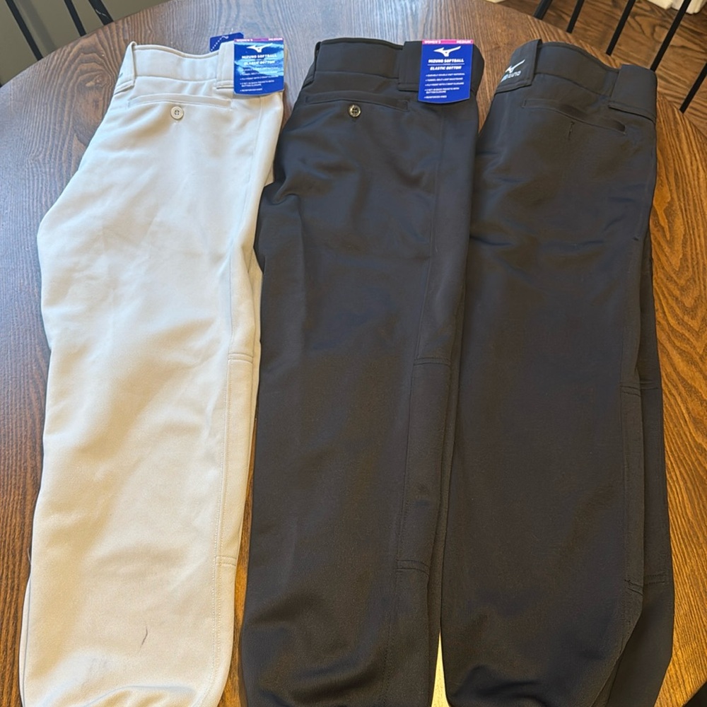 Women’s Mizuno softball pants, elastic bottom
